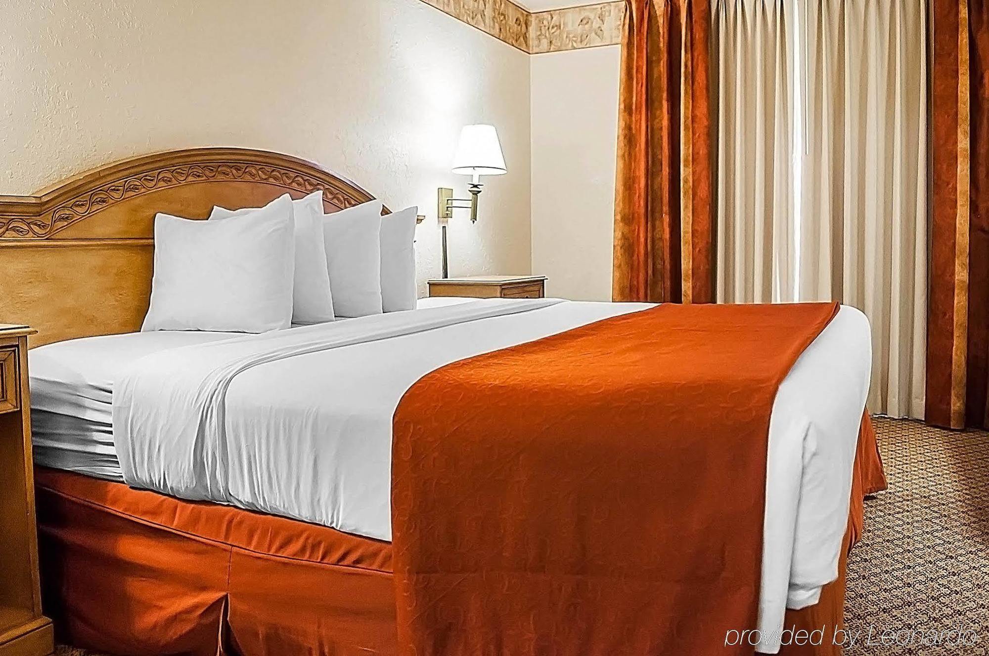 Pan American Inn And Suites Альбукерке Экстерьер фото