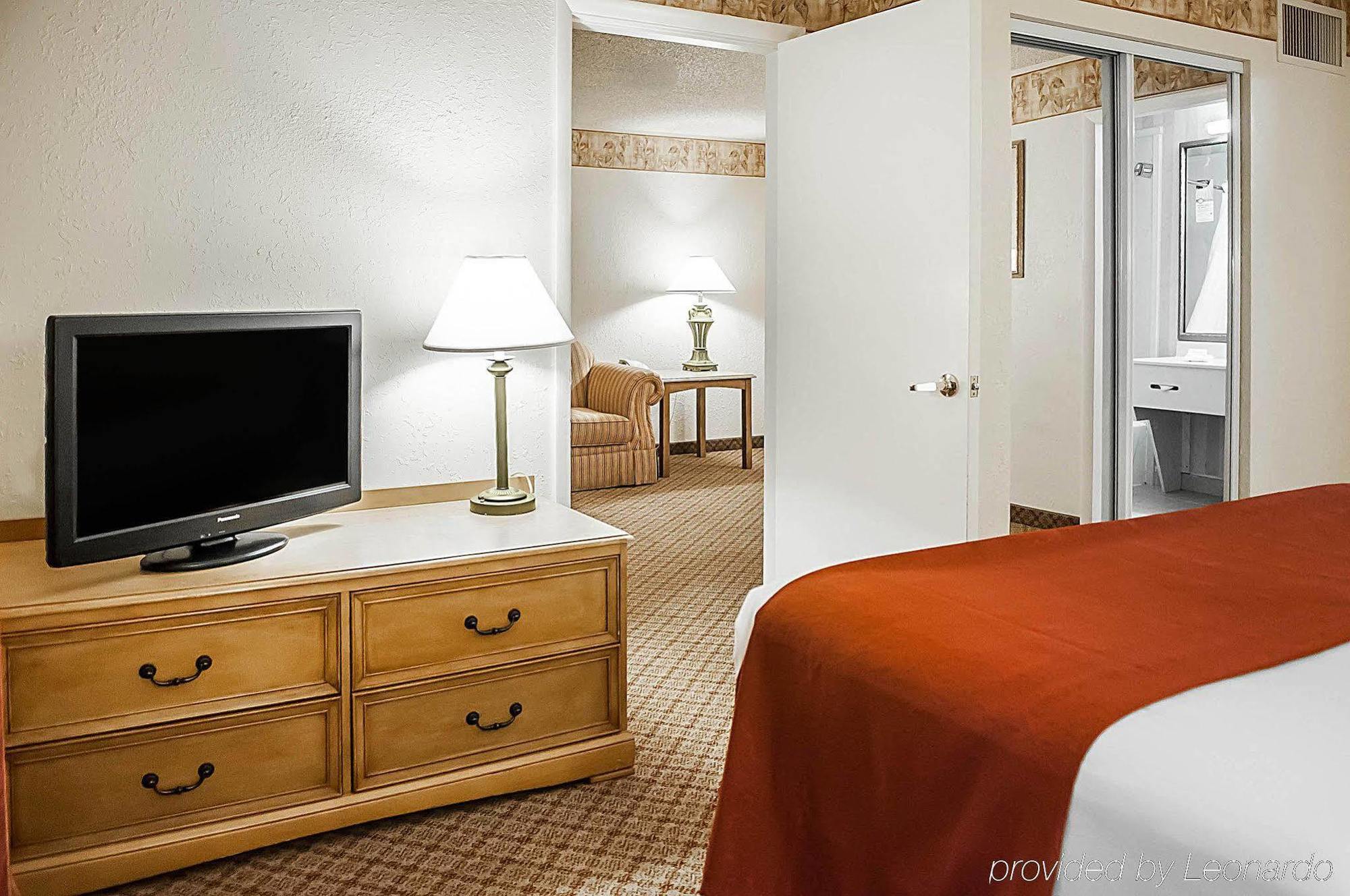 Pan American Inn And Suites Альбукерке Экстерьер фото